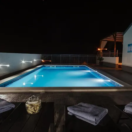 Lanterna Villa Prapatnica