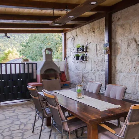 Lanterna Villa Prapatnica