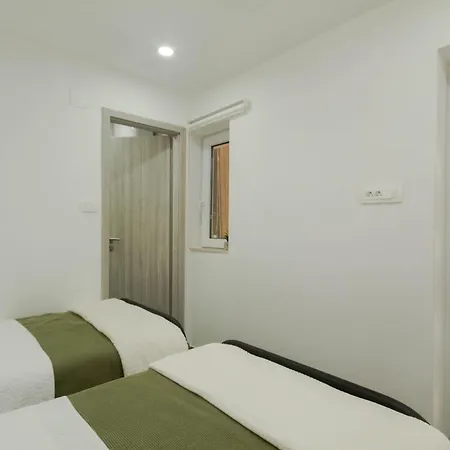 Lanterna Villa *