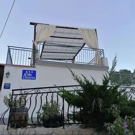 Lanterna Villa *