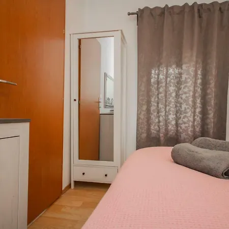 Lanterna Villa *